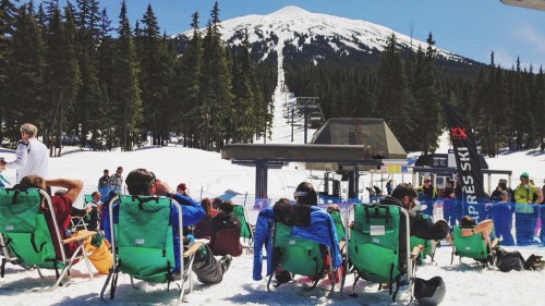 Everything awesome about spring skiing in Oregon in one picture. Image courtesy Mt. Bachelor